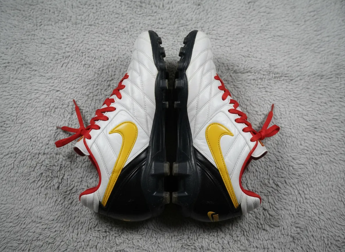 Flat rubber outsole detail